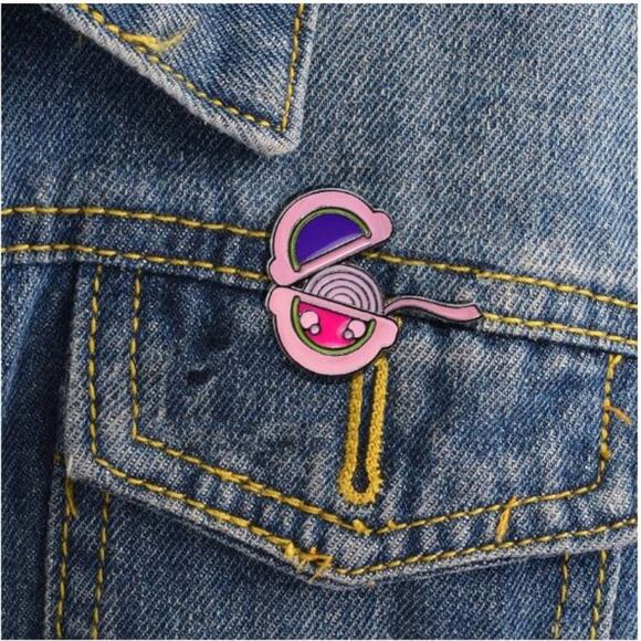 Bubble Tape Bubble Gum Pin Brooch - Picture 1 of 4